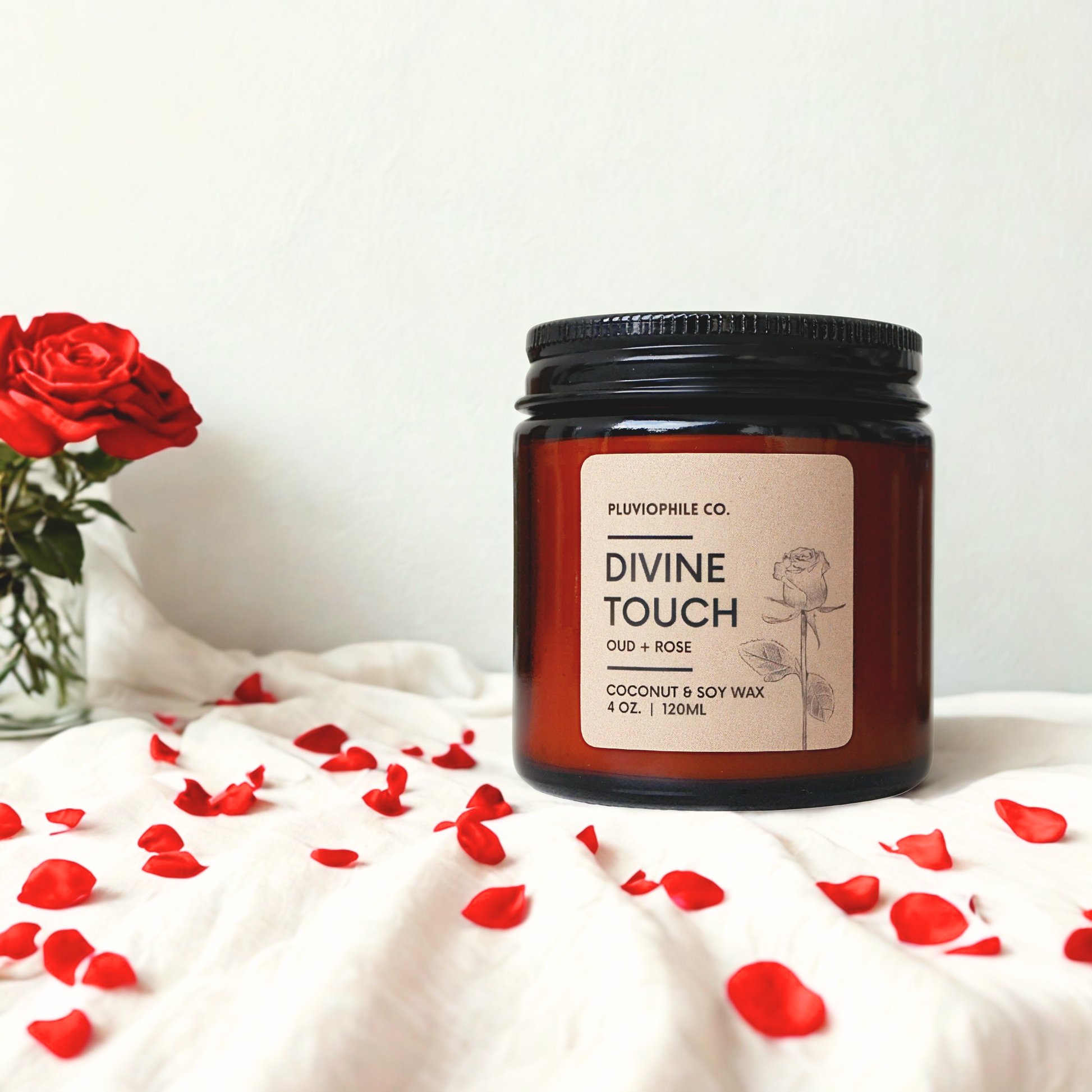 Divine Touch candle with rose and white oud

